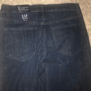 NWT Gap dark blue jeans- size 28R- super high rise